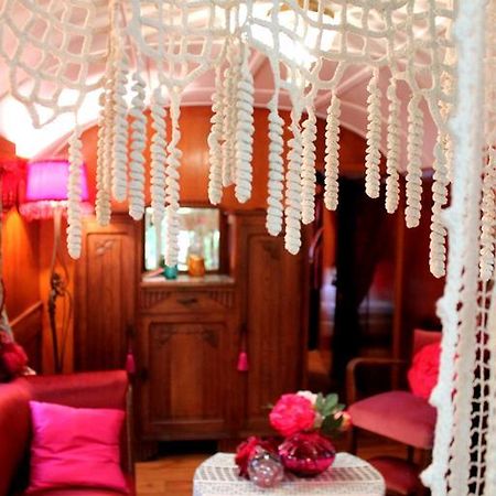 Roulottes Du Rouard Bed & Breakfast Camiers Room photo