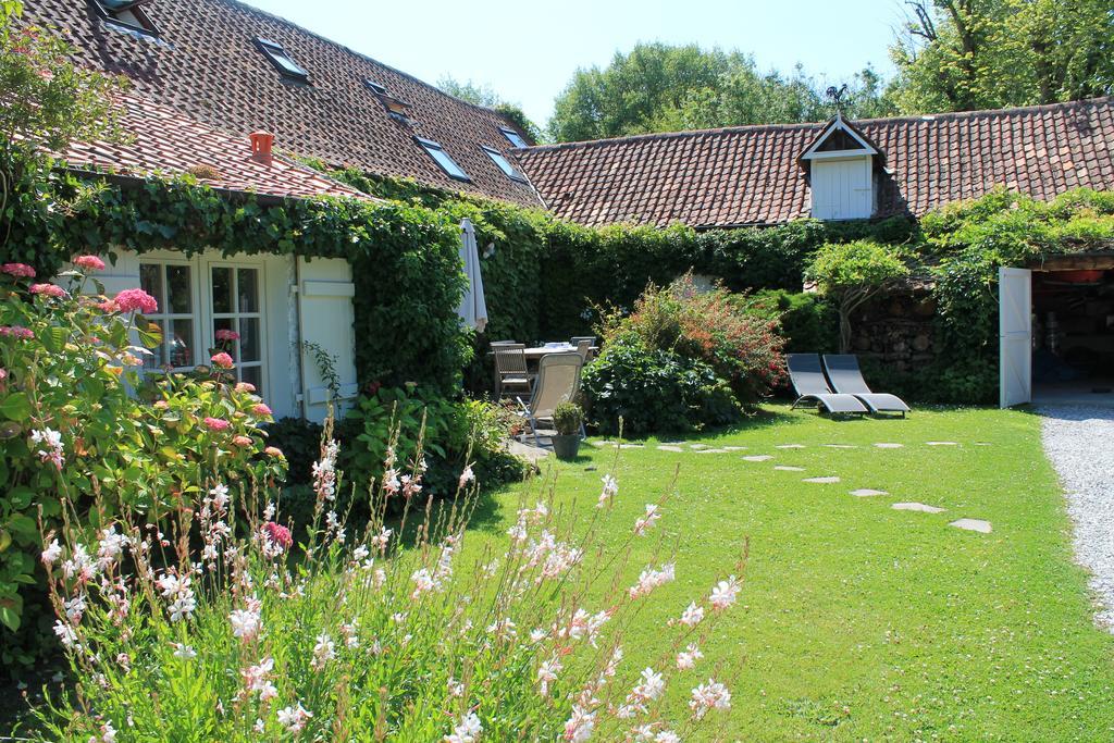 Roulottes Du Rouard Bed & Breakfast Camiers Room photo