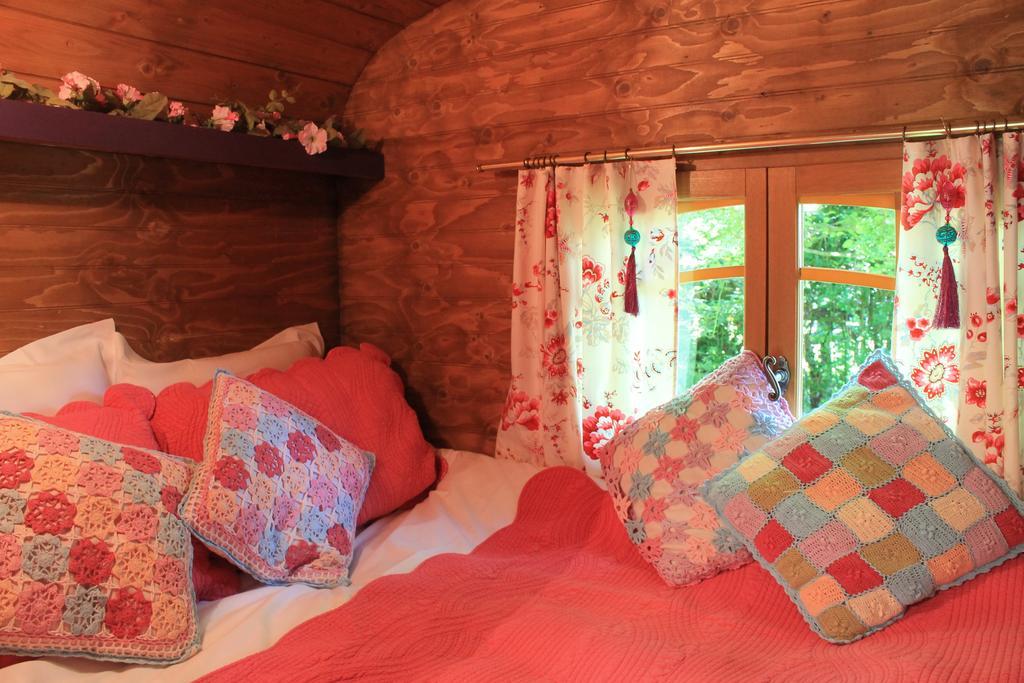 Roulottes Du Rouard Bed & Breakfast Camiers Exterior photo
