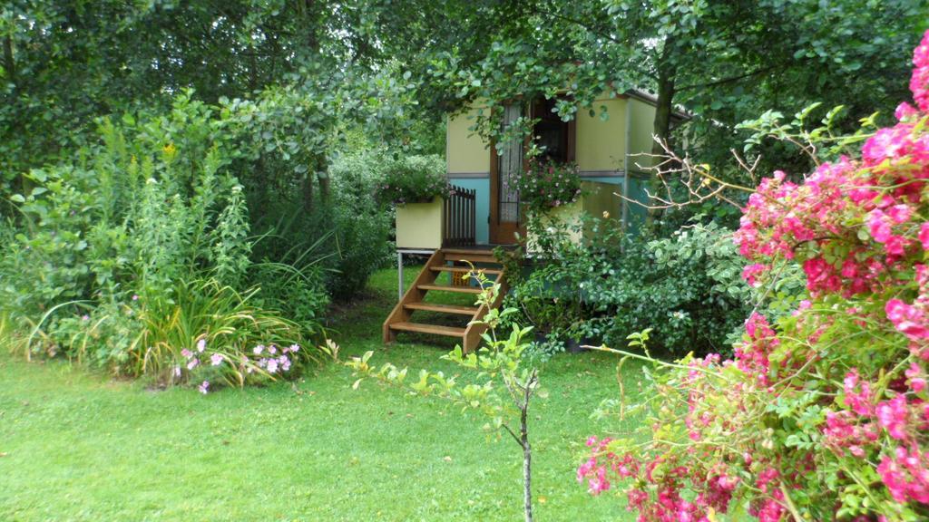 Roulottes Du Rouard Bed & Breakfast Camiers Room photo
