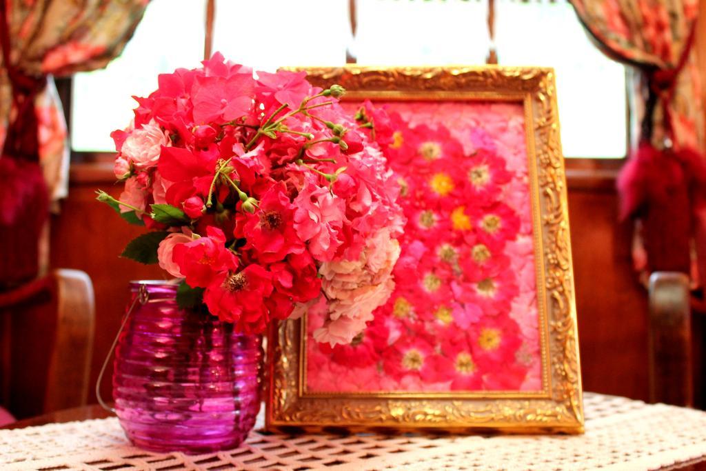 Roulottes Du Rouard Bed & Breakfast Camiers Room photo