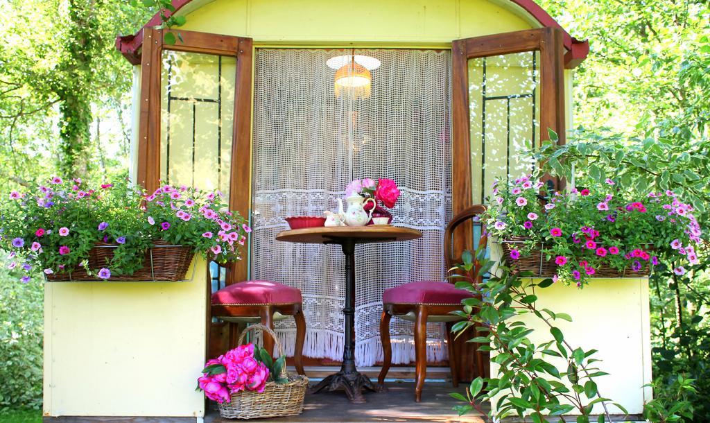 Roulottes Du Rouard Bed & Breakfast Camiers Room photo