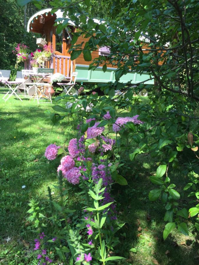 Roulottes Du Rouard Bed & Breakfast Camiers Exterior photo